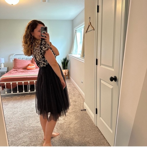 🖤🖤Needle & Thread Black Tulle Embroidered Dress🖤🖤 - Picture 2 of 9